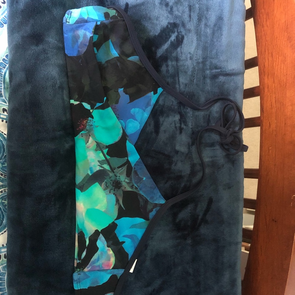 Athleta blue floral halter bikini top